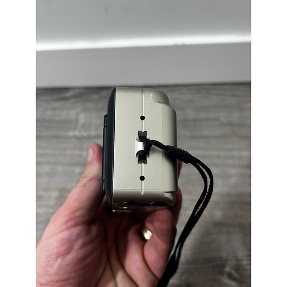 Bell and Howell 706 Film Auto Flash 30mm Focus Free Camera - Picture 4 of 7